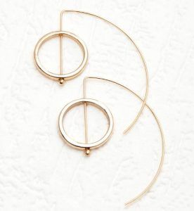 30 cosas que puedes comprar con un dólar - aretes-de-anzuelo-276x300