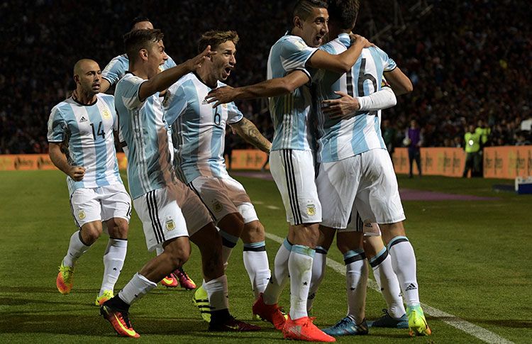 Messi regresa para dar el triunfo a Argentina el Clásico del Río de la Plata - argentina1_0