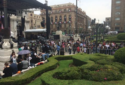 Homenaje a Juan Gabriel terminará a las 21:30 h - asistentes_homenaje_Juanga-Bellas_Artes_Juan_Gabriel-INBA_MILIMA20160906_0159_8