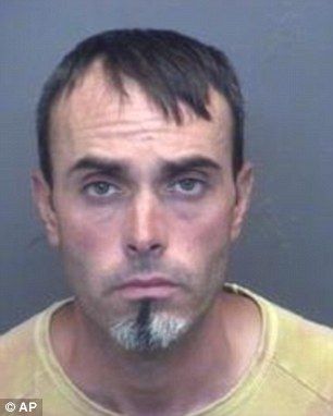 Policía de Indiana mata a un indigente que robó una patrulla - ataque-indigente-3