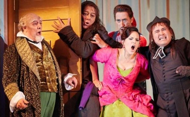 Tenor Javier Camarena deslumbra en su debut en la ópera de Londres