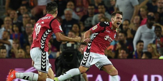 Deportivo Alavés logra la hazaña y vence 2-1 al Barcelona