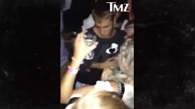 Video: borracho ataca a Justin Bieber en club nocturno