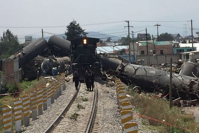 Se descarrila tren en Colima que transportaba acero - c60505108