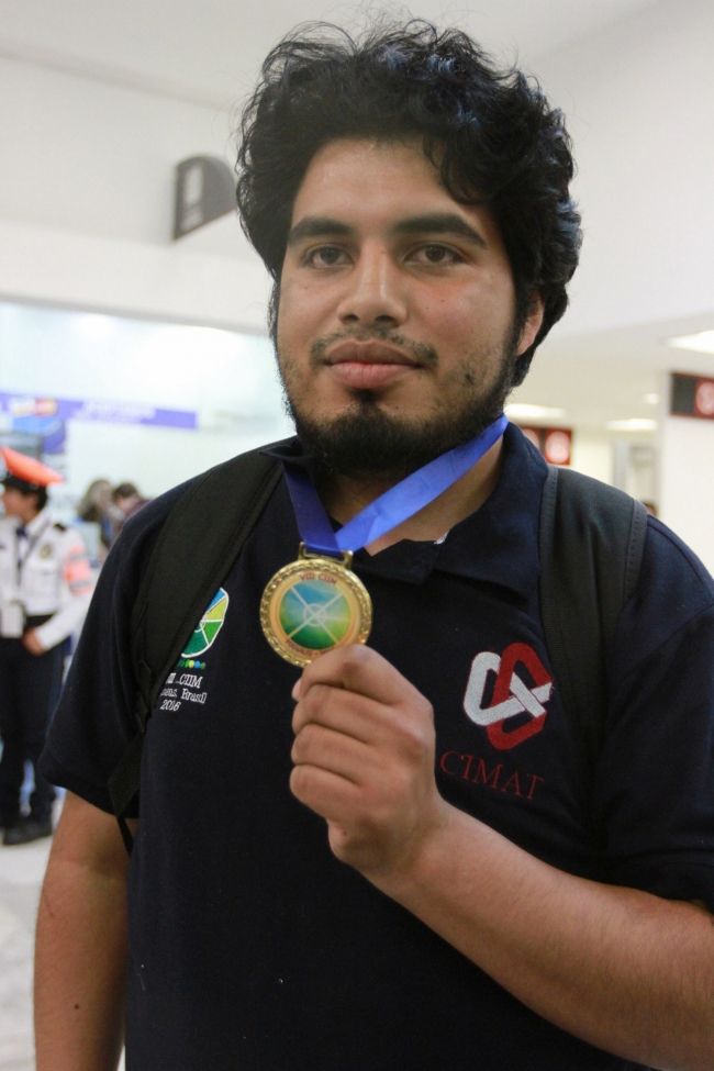 Mexicano gana medalla de oro en competencia de matemáticas - c60919207