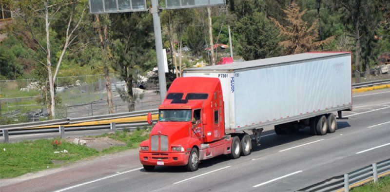 Detienen a sujeto con 36 mil litros de petróleo en Tamaulipas - camion