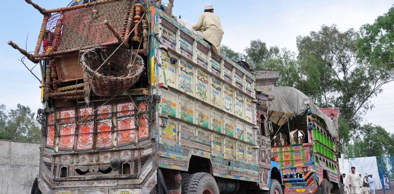 Detienen a profugo que volcó y abandonó a 34 refugiados