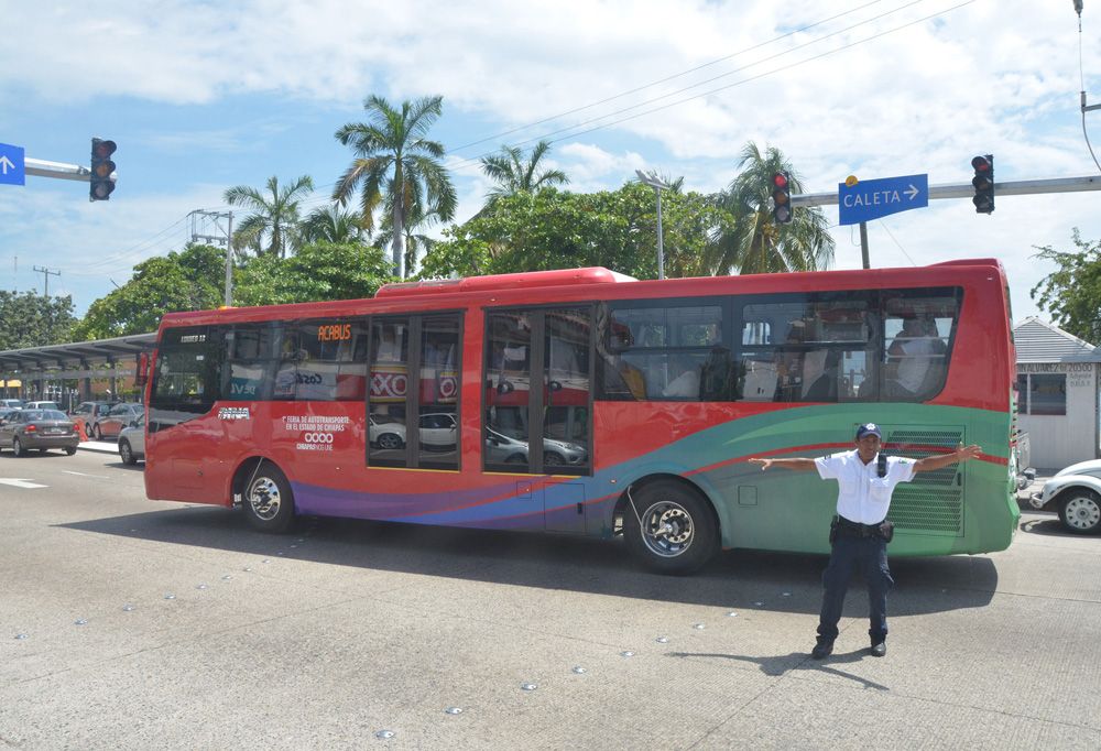 Choque entre camiones de Acabús y Bonafont deja 10 heridos - cd-acabus-costera