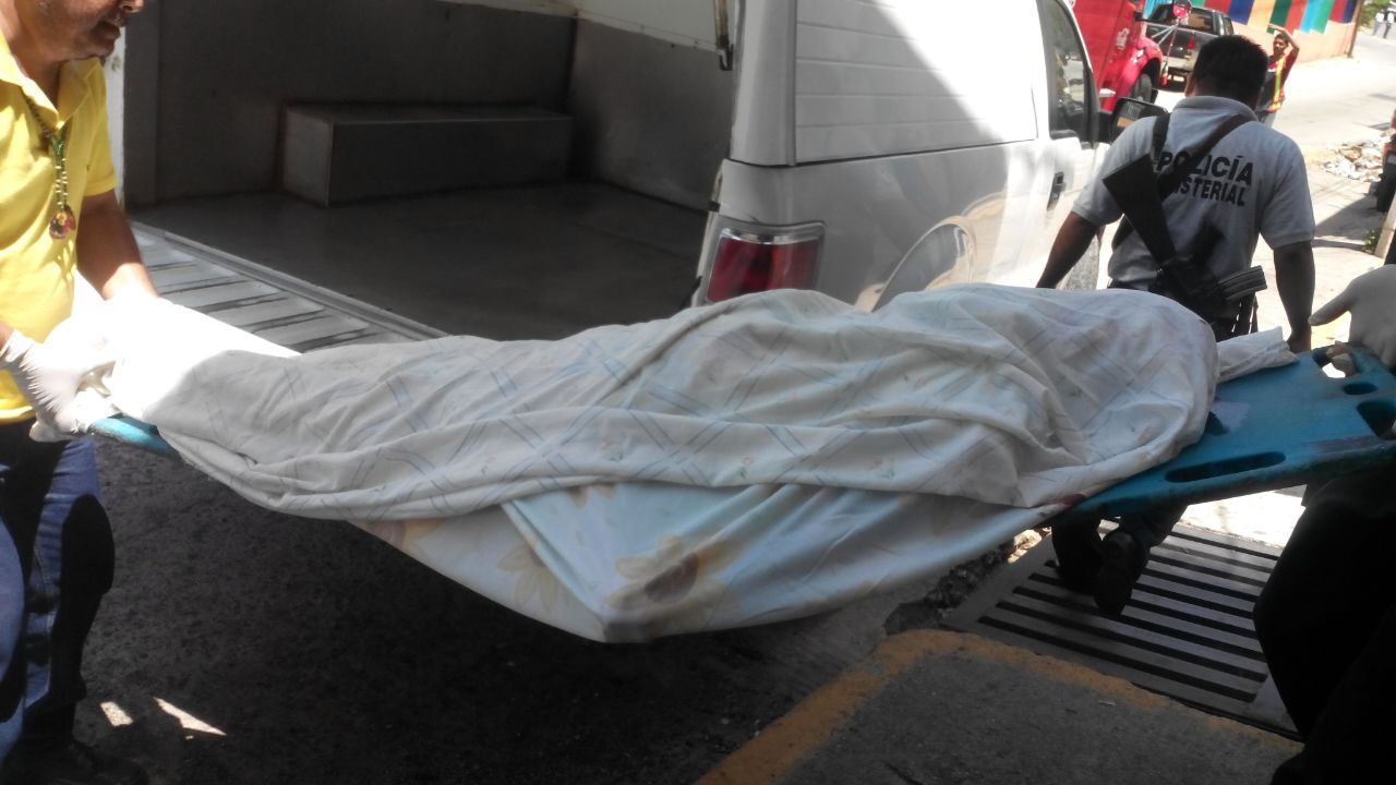 Matan en Acapulco a mando policiaco y a su esposa