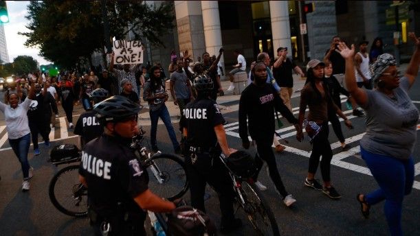 Declaran estado de emergencia en Carolina del Norte por disturbios - charlotte-5