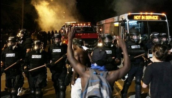 “Manifestantes odian a gente blanca porque es existosa”: republicano - charlotte