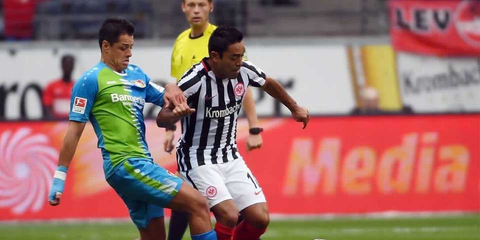 Marco Fabián le gana la partida a Chicharito