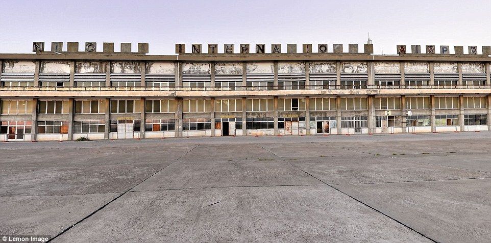 Galería: el aeropuerto en Chipre abandonado hace 40 años - chipre1