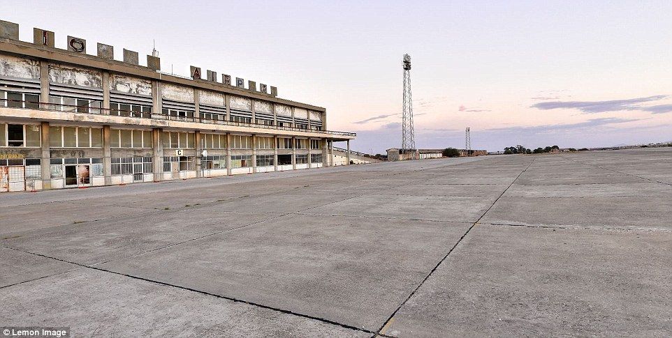 Galería: el aeropuerto en Chipre abandonado hace 40 años - chipre3