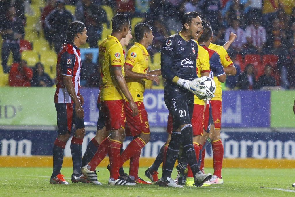 "El avión" lleva a Chivas a los cuartos de final de la Copa MX - chivas-morelia-2-1024x683