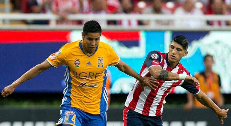 Chivas cae ante el líder Tigres - chivas-tigres-2