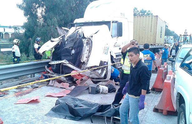 Reabren circulación de la México-Querétaro tras accidente de tráiler - choque-mexico-queretaro2