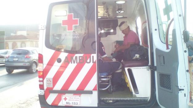 Chocan tráiler y camión al evitar bache en San Nicolás - choque-monterrey-2