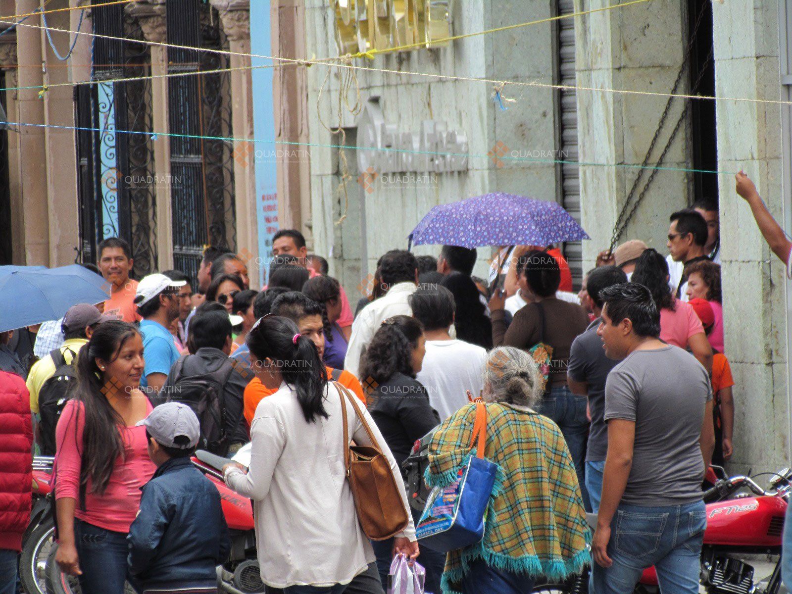 CNTE agrede a fotógrafa por documentar plantón en Oaxaca - citla2