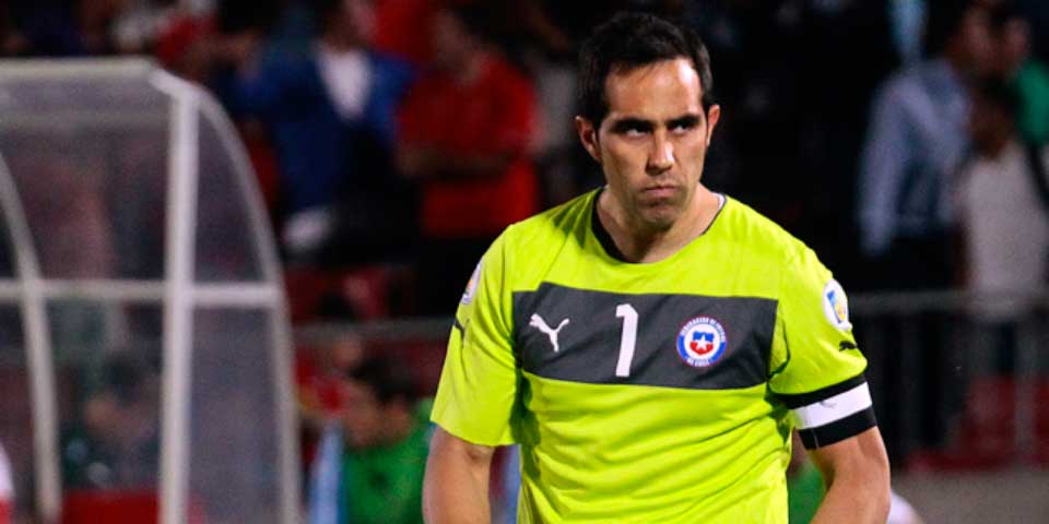 Claudio Bravo explota en Twitter por rumores