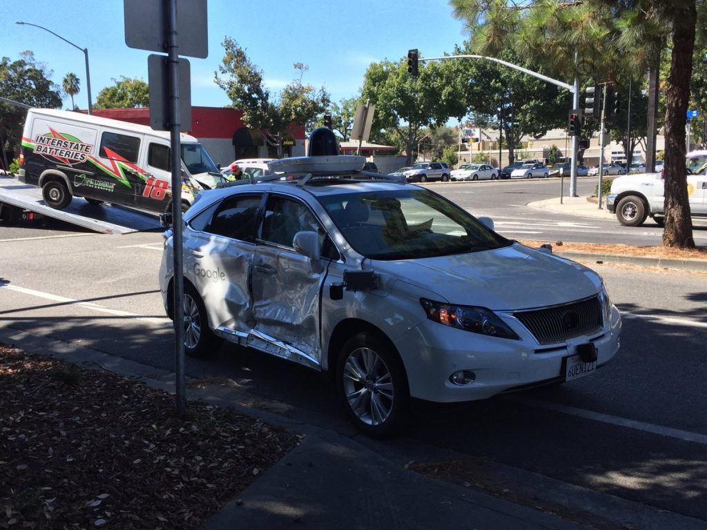 Choca vehículo autónomo de Google en California - coche-google-accidente-1024x768