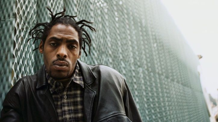 Detienen a rapero por portar un arma cargada en su equipaje