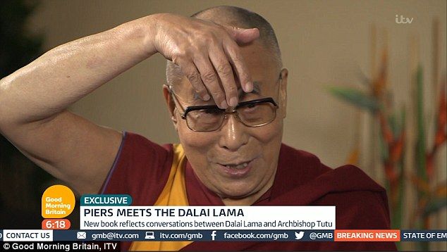 El Dalai Lama imita a Donald Trump