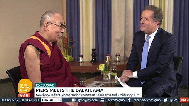 El Dalai Lama imita a Donald Trump - dalai-lama-trump2