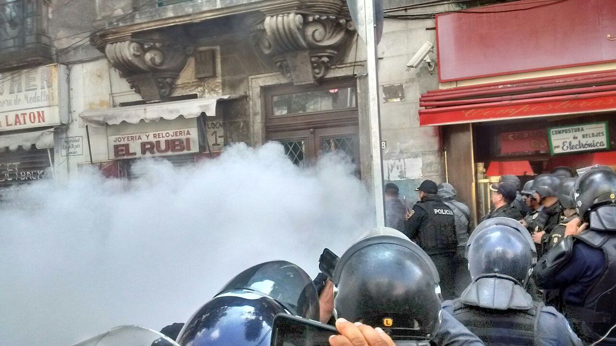 Granaderos desalojan predio en Bucareli - desalojo-bucareli2