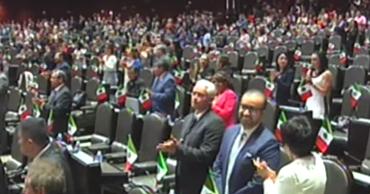 Cámara de Diputados honra con minuto de aplausos a Juan Gabriel - diputados
