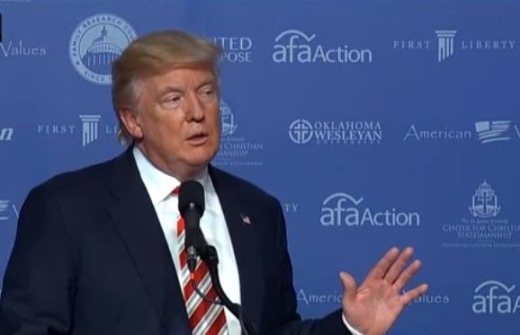 Donald Trump le desea pronta recuperación a Hillary Clinton