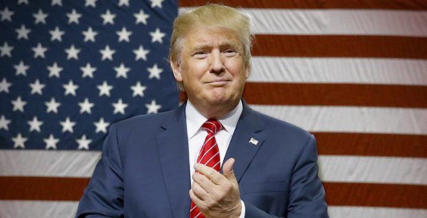 Exhiben “lápida de Trump” en una galería de NY