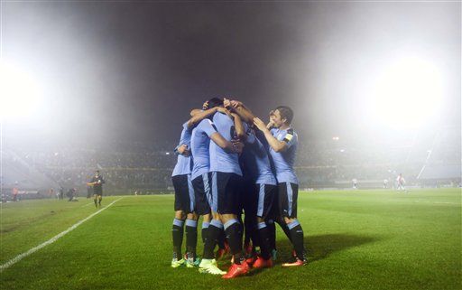 Uruguay golea para encabezar la eliminatoria sudamericana - eca4905671aeb02da30f6a7067006f40