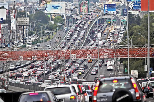 ¿Cuánto tiempo se pierde camino al trabajo en la Ciudad de México? - embotellamiento