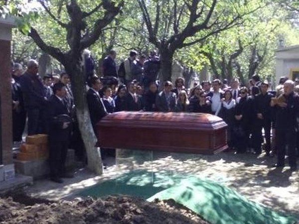 Cinco muertes que paralizaron a México - entierro-chespirito-2