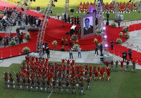 Cinco muertes que paralizaron a México - entierro-chespirito