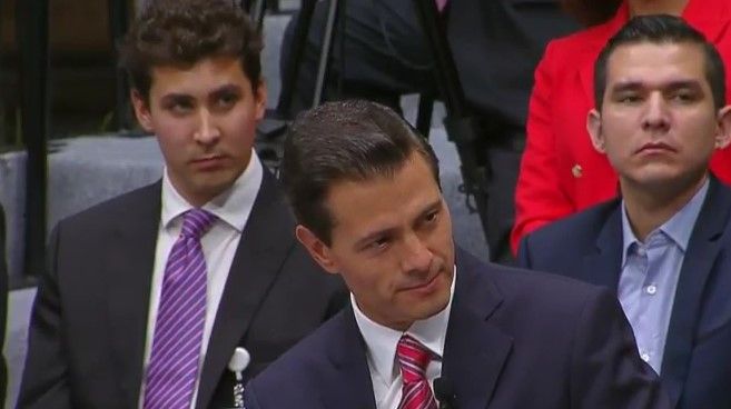 Peña Nieto responde a jóvenes en Palacio Nacional - epn-11