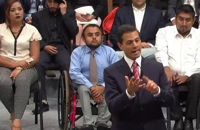 Peña Nieto responde a jóvenes en Palacio Nacional - epn-15