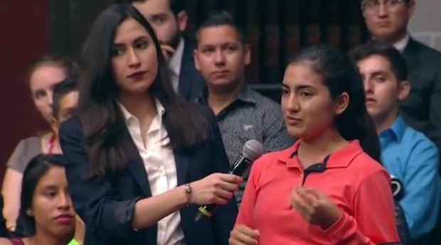 Peña Nieto responde a jóvenes en Palacio Nacional - epn-20