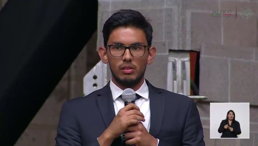 Peña Nieto responde a jóvenes en Palacio Nacional - epn-22