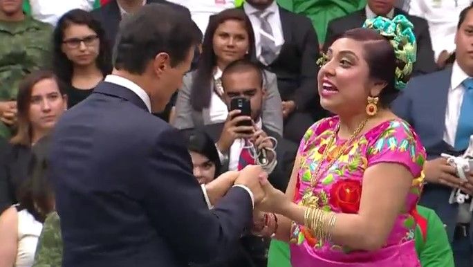 Peña Nieto responde a jóvenes en Palacio Nacional - epn-23