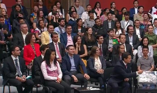 Peña Nieto responde a jóvenes en Palacio Nacional - epn-6