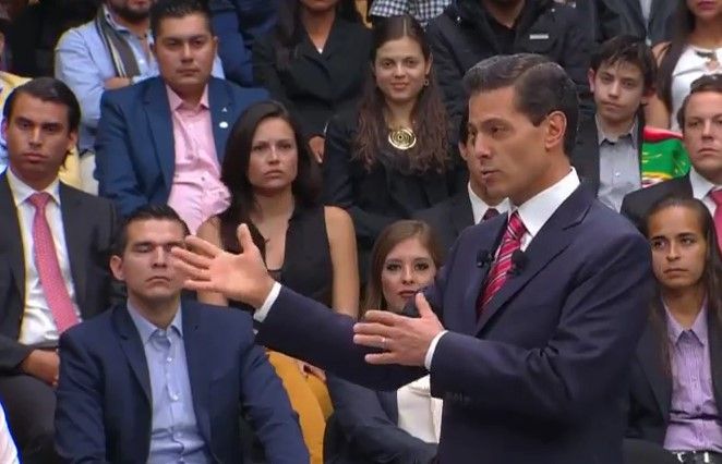 Peña Nieto responde a jóvenes en Palacio Nacional - epn-8