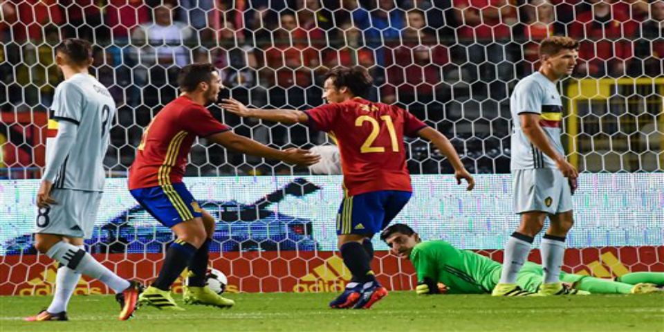 España triunfa gracias a David Silva
