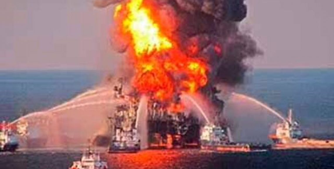 A salvo las 31 personas abordo del buque Burgos: Pemex