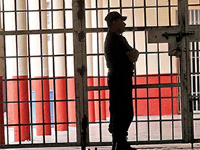 Condenan a hombre que dejó nota de extorsión en pata de mascota