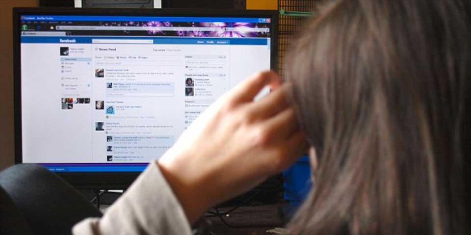 Adolescente demanda a sus padres por fotos en Facebook