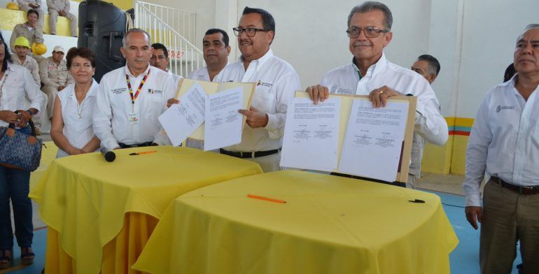 Firman Guerrero y Michoacán convenio contra zika, dengue y chikungunya - firma-convenio-mosco