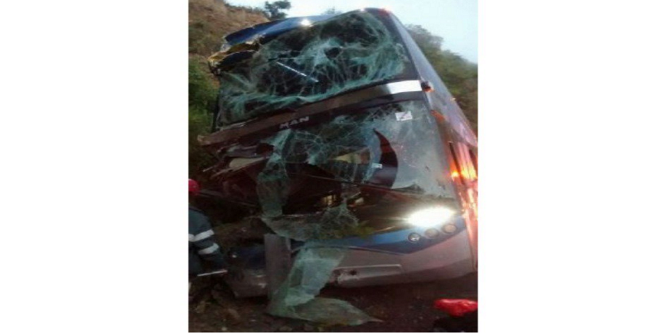 Vuelca autobús de TAP en la Guadalajara-Tepic