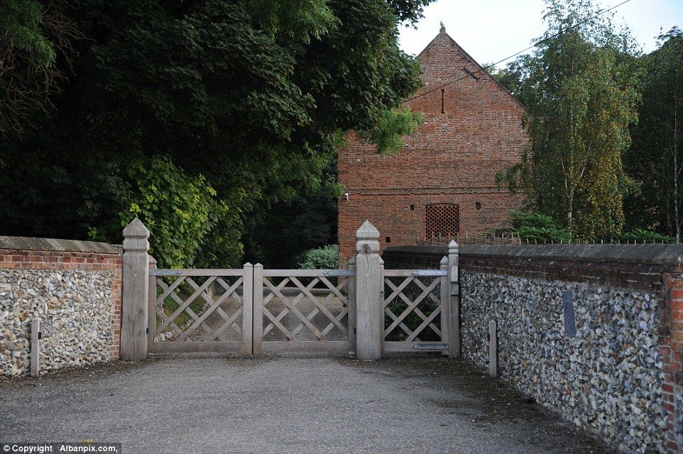 Galería: la mansión que está buscando comprar el príncipe Harry - harry12